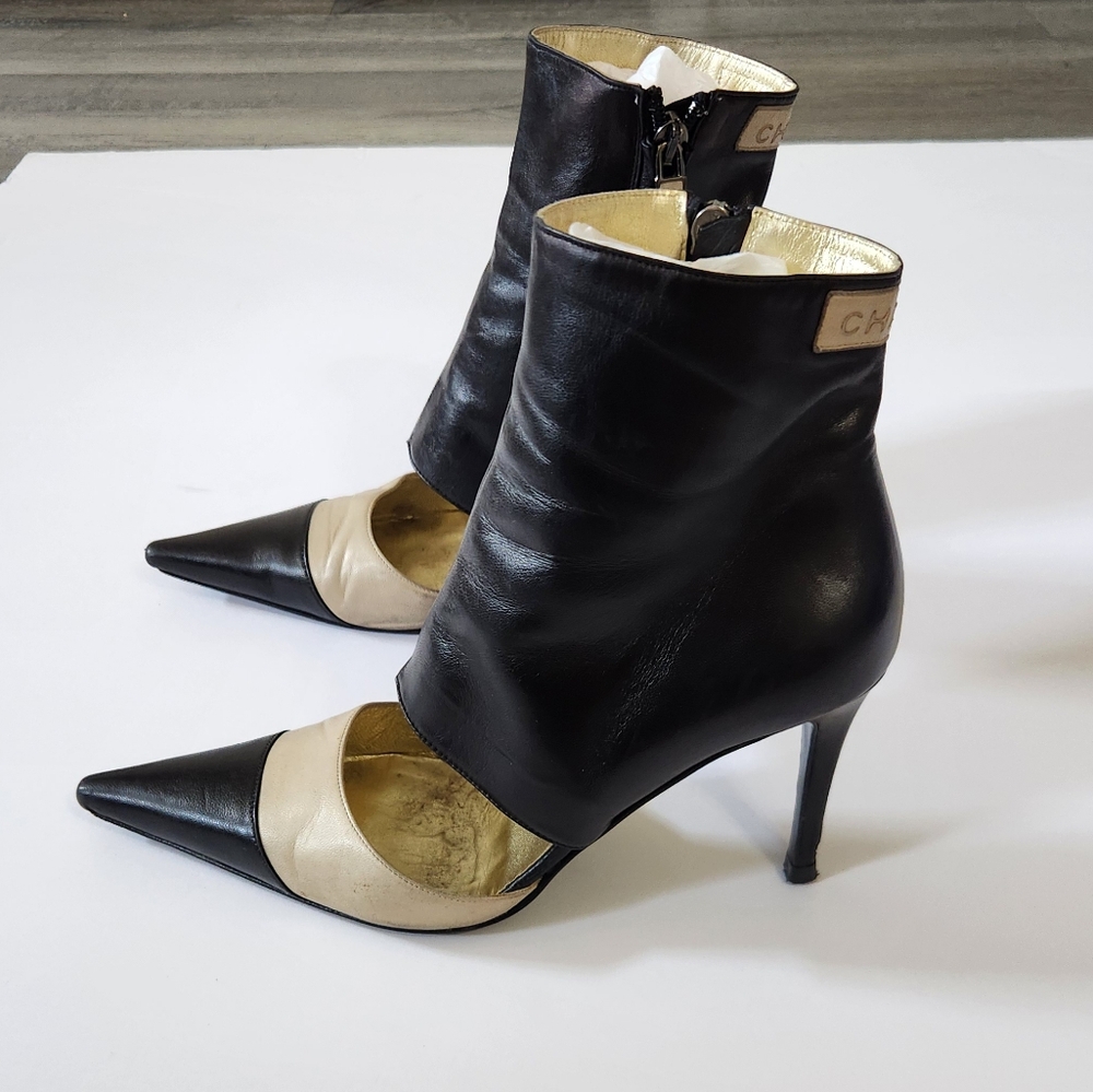 CHANEL Black‎ and Cream Heeled Boots - Picture 3 of 16